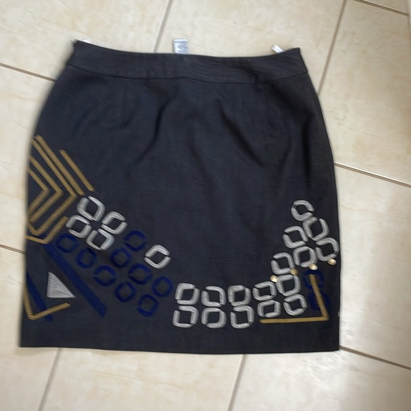 Stunning detailed skirt. - Picture 2 of 4